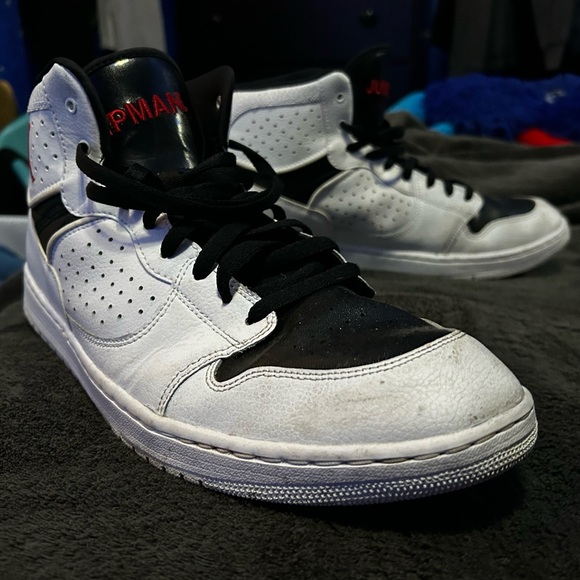 Jordan’s - Picture 3 of 6